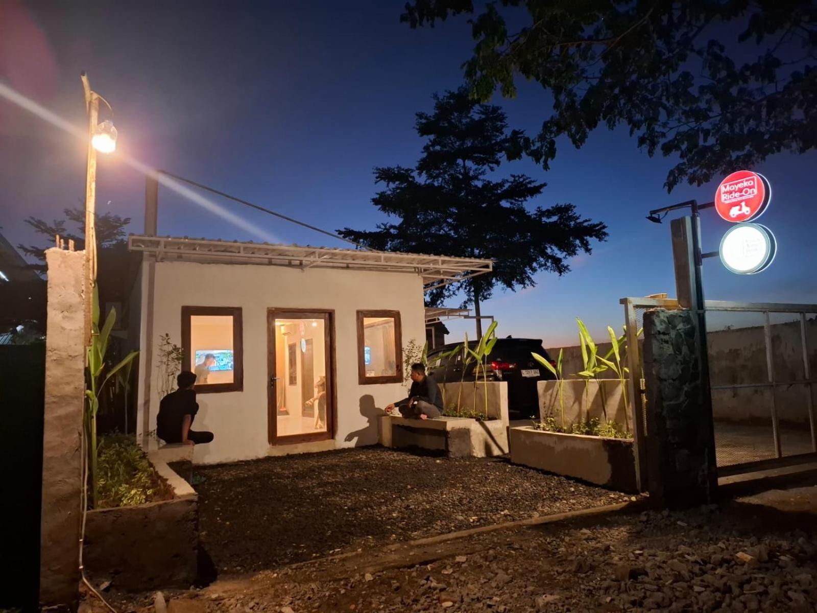 Mayeka Transit Hostel Bandara Internasional Lombok Praya Eksteriør billede