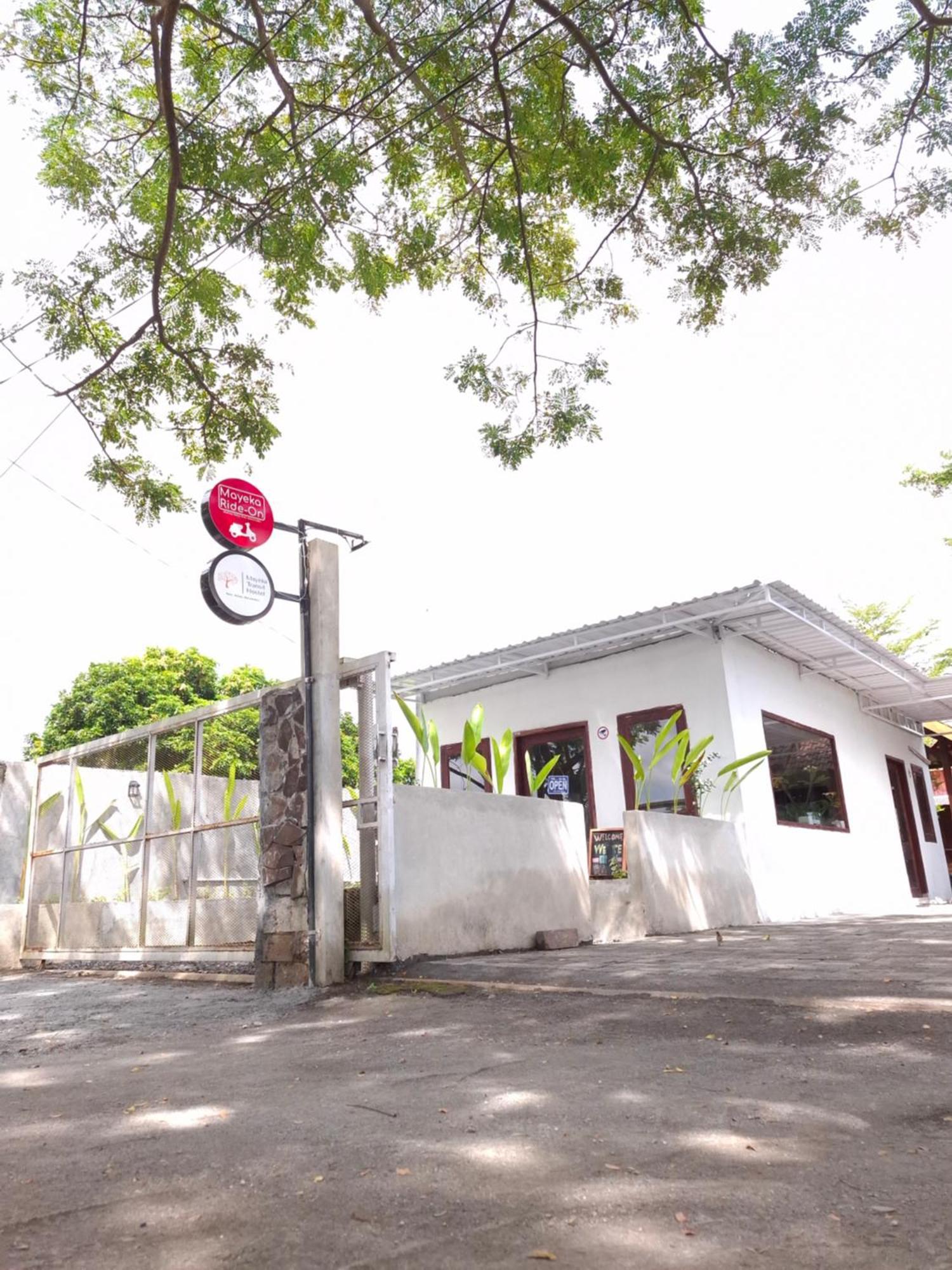 Mayeka Transit Hostel Bandara Internasional Lombok Praya Eksteriør billede