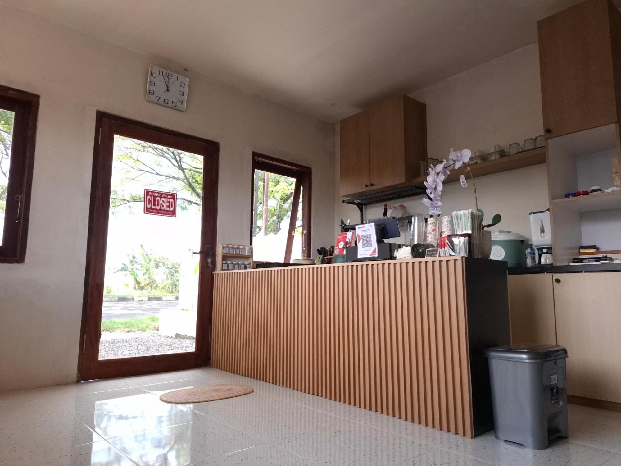 Mayeka Transit Hostel Bandara Internasional Lombok Praya Eksteriør billede