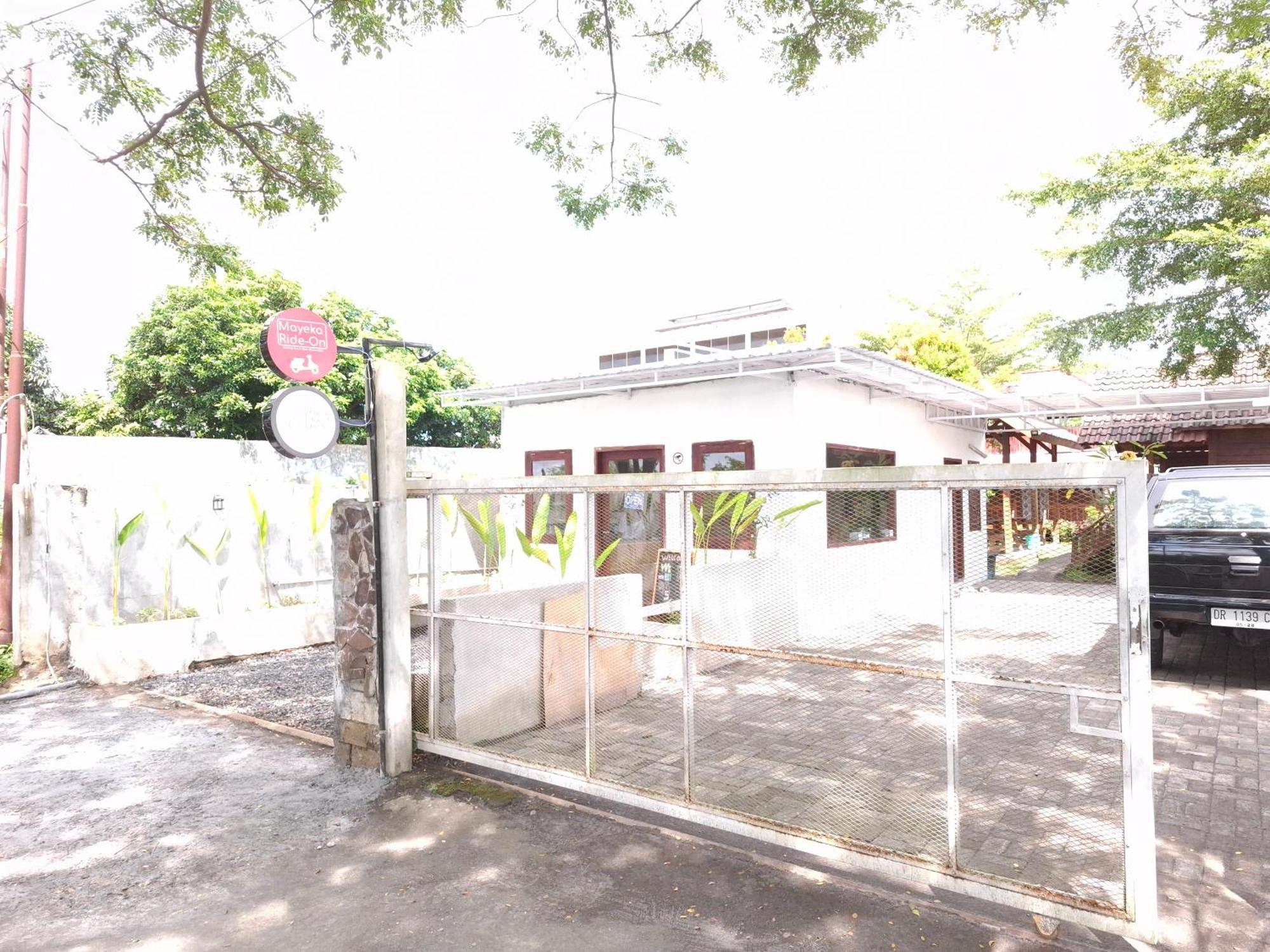 Mayeka Transit Hostel Bandara Internasional Lombok Praya Eksteriør billede